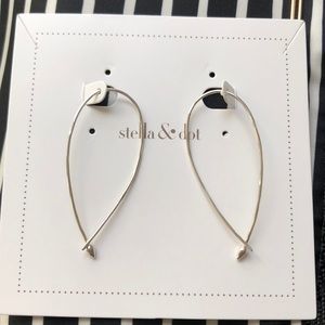 Small hammered wire hoops - silver